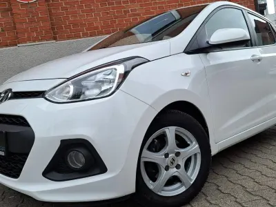 Gebraucht Hyundai i10 67 PS (49 kW) 2017 Weiß Kleinwagen