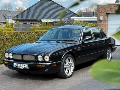 Jaguar XJ8