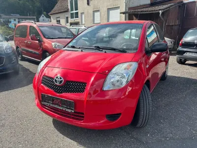Begagnad Toyota Yaris Cool 69 HK (50 kW) 2008 Röd Halvkombi