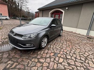 Grau Gebraucht 2016 VW Polo Comfortline Limousine | 8.290 € (Guter Preis)