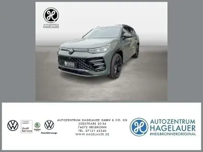 Gebraucht VW Tayron R-line 150 PS (110 kW) 2026 Cipressinogrün SUV