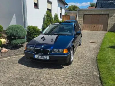 Gebraucht BMW 318 116 PS (85 kW) 1997 Blau Limousine