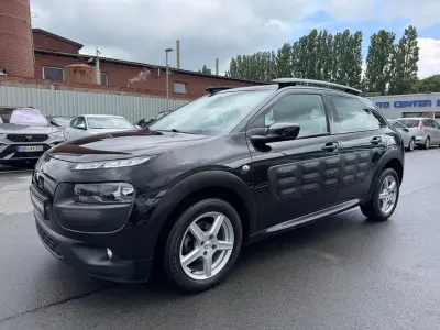 Gebraucht Citroën C4 Feel 99 PS (72 kW) 2017 Schwarz Limousine