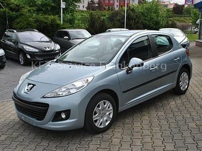 Gebraucht Peugeot 207 73 PS (53 kW) 2010 Silber metallic Kleinwagen