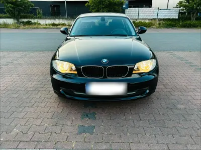 Gebraucht BMW 116 122 PS (89 kW) 2011 Schwarz Kleinwagen