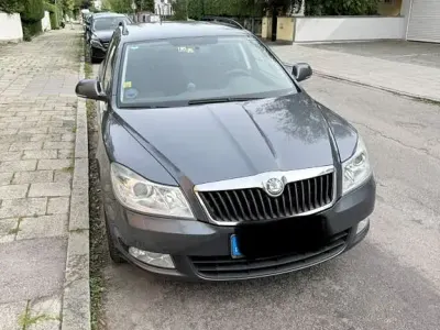 Gebraucht Skoda Octavia 160 PS (117 kW) 2012 Grau Kombi