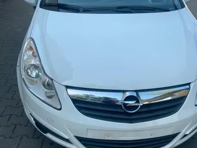 Gebraucht Opel Corsa 69 PS (50 kW) 2010 Weiß Kleinwagen