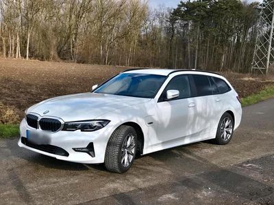Gebraucht BMW 320e Sport Line 204 PS (150 kW) 2021 Weiß Kombi