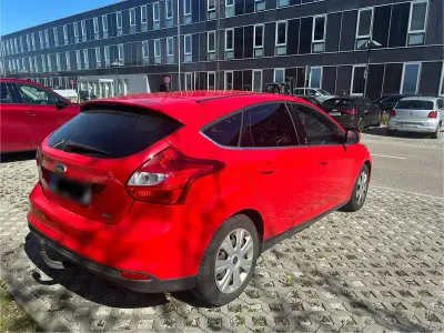 Second-hand Ford Focus Champions Edition 101 CP (74 kW) 2012 Roșu Hatchback