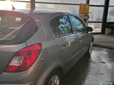 Gebraucht Opel Corsa 80 PS (58 kW) 2007 Silber Kleinwagen