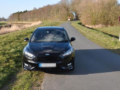 Gebraucht Ford Focus ST-Line 125 PS (91 kW) 2017 Schwarz Limousine