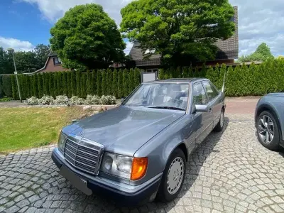 Gebraucht Mercedes E260 160 PS (117 kW) 1989 Silber Limousine