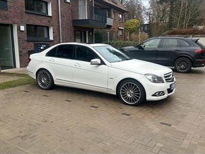 Gebraucht Mercedes C180 136 PS (100 kW) 2011 Weiß Limousine