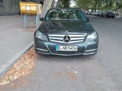 Gebraucht Mercedes C180 Avantgarde 156 PS (114 kW) 2011 Schwarz Limousine