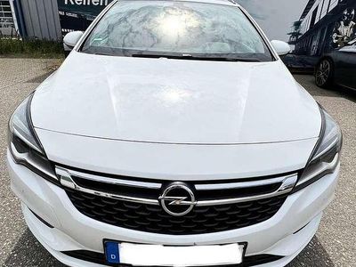 Weiß Gebraucht 2016 Opel Astra Active Kombi | 9.500 €