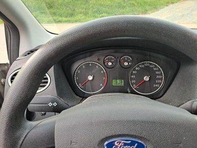 Usata Ford Focus Trend 101 CV (74 kW) 2005 Grigio Berlina