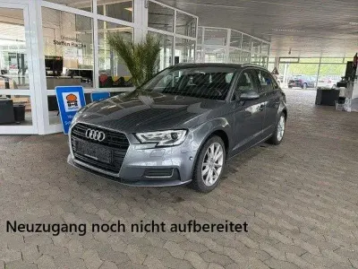 Używany Audi A3 Design 150 KM (110 kW) 2018 Szary Sedan/Limuzyna