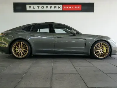 Gebraucht Porsche Panamera 4 E-Hybrid 462 PS (339 kW) 2021 Grün Kleinwagen