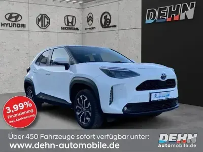 Gebraucht Toyota Yaris Hybrid Team 116 PS (85 kW) 2023 Weiß Limousine
