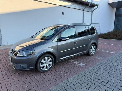 Grau Gebraucht 2011 VW Touran Van / Kleinbus | 13.000 €