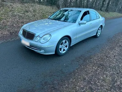 Gebraucht Mercedes E320 Avantgarde 204 PS (150 kW) 2003 Silber Limousine