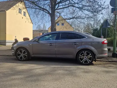 Gebraucht Ford Mondeo Titanium 203 PS (149 kW) 2011 Braun Limousine