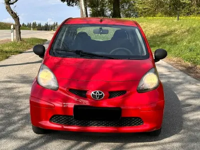 Gebraucht Toyota Aygo 68 PS (50 kW) 2008 Rot Kleinwagen