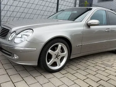 Gebraucht Mercedes E240 Avantgarde 177 PS (130 kW) 2005 Grau Limousine