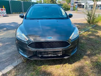 Gebraucht Ford Focus 125 PS (91 kW) 2016 Grau Kombi