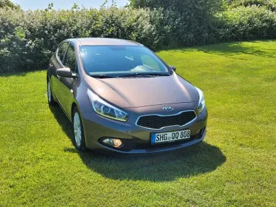 Gebraucht Kia Ceed Edition 7 99 PS (72 kW) 2012 Braun Kleinwagen
