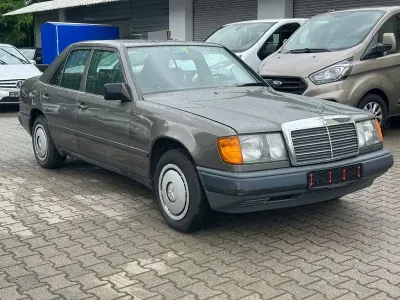 Gebraucht Mercedes E300 109 PS (80 kW) 1987 Grau Limousine