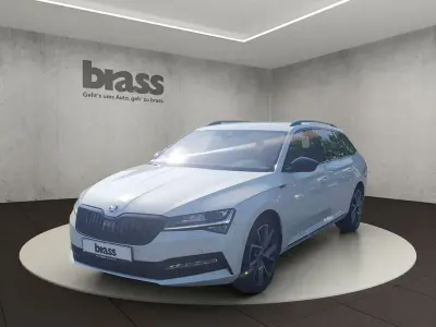 Gebraucht Skoda Superb SportLine 200 PS (147 kW) 2023 Moonweiß perleffekt / moonweiss metallic Kombi