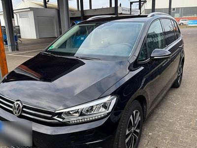 Schwarz Gebraucht 2019 VW Touran IQ Drive Van / Kleinbus | 24.000 € (Etwas zu teuer)