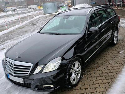 Schwarz Gebraucht 2009 Mercedes E200 Avantgarde Kombi | 10.990 € (Etwas zu teuer)