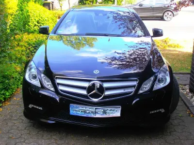 Gebraucht Mercedes E500 Avantgarde 387 PS (284 kW) 2010 Schwarz Coupé