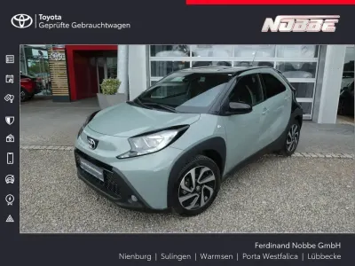 Gebraucht Toyota Aygo X Team 72 PS (52 kW) 2024 Urban khaki / black SUV