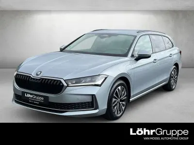 Używany Skoda Superb Selection 150 KM (110 kW) 2025 Srebrny Kombi