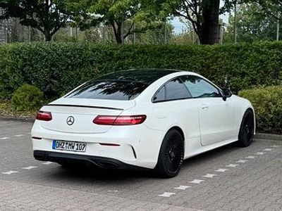 Gebraucht Mercedes E220 AMG 194 PS (142 kW) 2018 Weiß Coupé