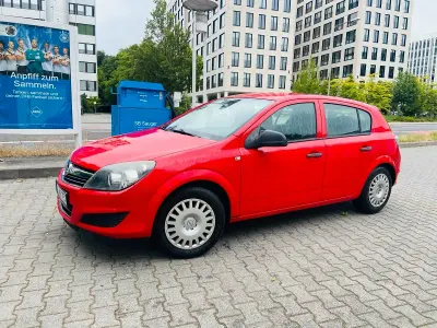 Gebraucht Opel Astra 90 PS (66 kW) 2009 Rot Kleinwagen