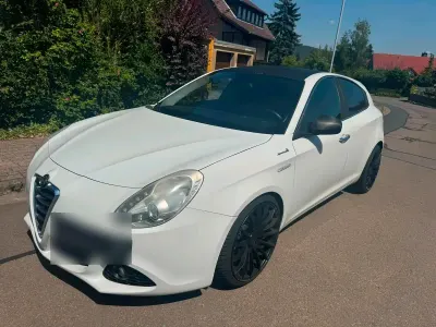 Gebraucht Alfa Romeo Giulietta 140 PS (102 kW) 2011 Weiß Kleinwagen