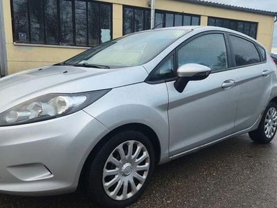 Gebraucht Ford Fiesta Trend 90 PS (66 kW) 2010 Silber Kleinwagen