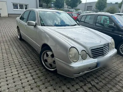 Gebraucht Mercedes E220 Avantgarde 143 PS (105 kW) 2001 Limousine