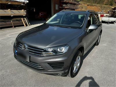 gebraucht VW Touareg V6 3.0 Automatik, Navi, Leder, AHK Grau TOP!