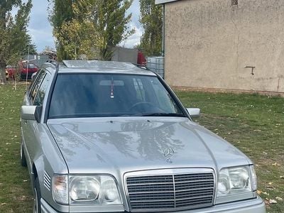 Gebraucht Mercedes 250 113 PS (83 kW) 1995 Silber Kombi