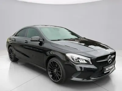 Gebraucht Mercedes CLA180 Urban 122 PS (89 kW) 2019 Schwarz Limousine