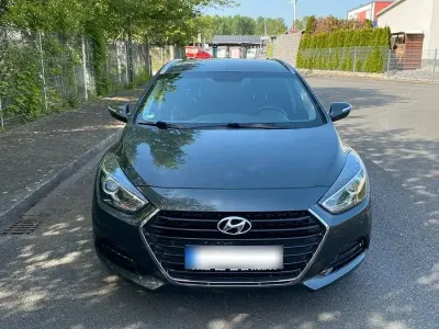 Gebraucht Hyundai i40 Trend 135 PS (99 kW) 2016 Grau Kombi