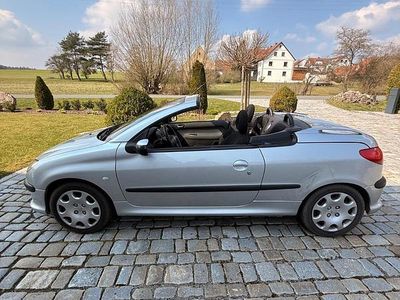 Gebraucht Peugeot 206 CC 109 PS (80 kW) 2003 Silber Cabrio