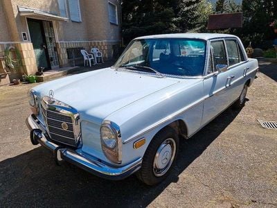 Gebraucht Mercedes 220 105 PS (77 kW) 1973 Blau Limousine