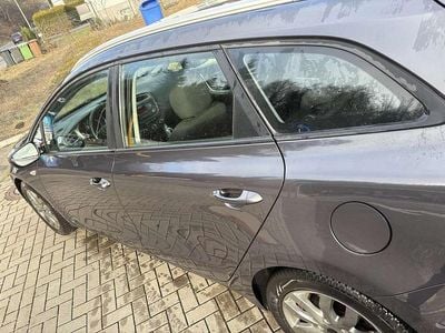 Grau Gebraucht 2014 Kia Ceed Sportswagon Edition 7 Kombi | 3.250 € (Superpreis)