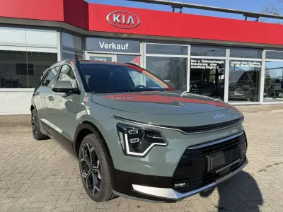 Neu Kia Niro Spirit 179 PS (131 kW) 2025 (cge) city scape green SUV